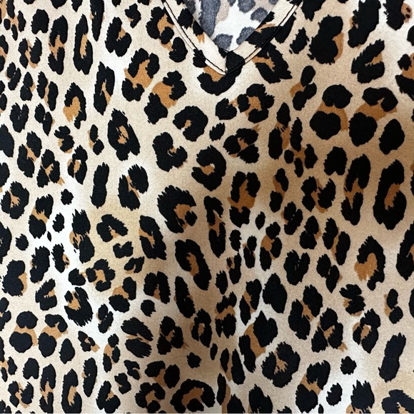 NWT PerSeption Women's Leopard Print V Neck Top Size S - Picture 7 of 7